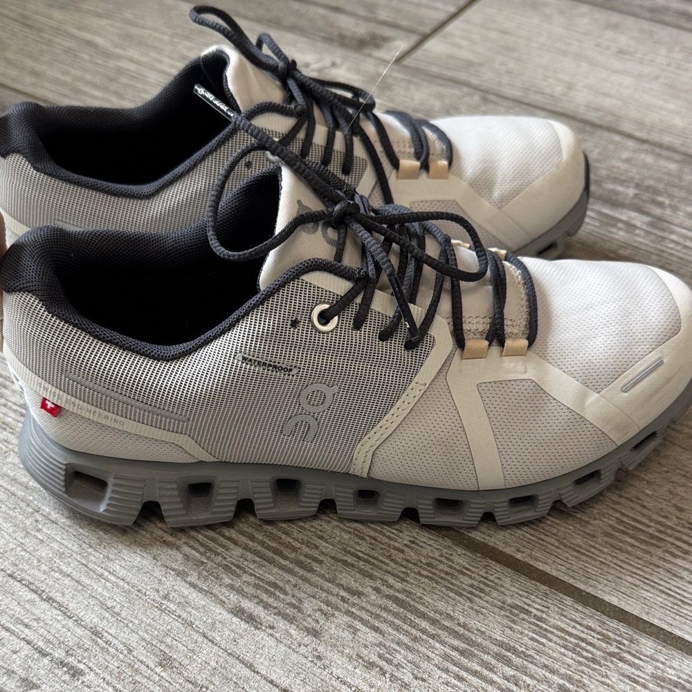 Women’s Gray and Black Athletic Shoes